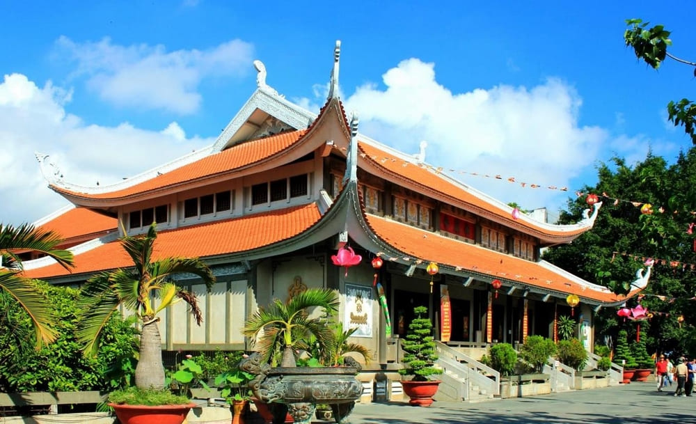 Những điều lưu ý khi du lịch Sài Gòn cho người lớn tuổi