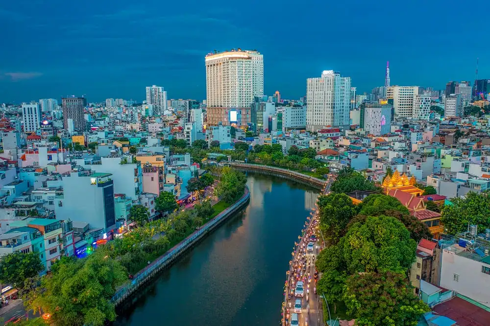 Có nên đi du lịch Sài Gòn vào mùa mưa hay không?